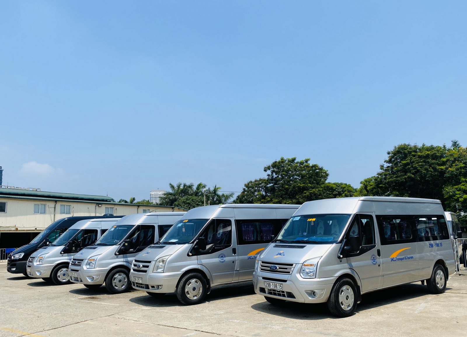 Giá thuê xe 16 chỗ tại Đà Nẵng